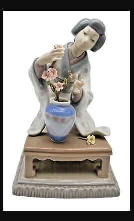 Lladro China Collectible