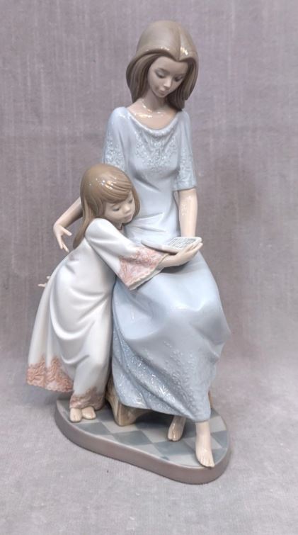Lladro China Collectible
