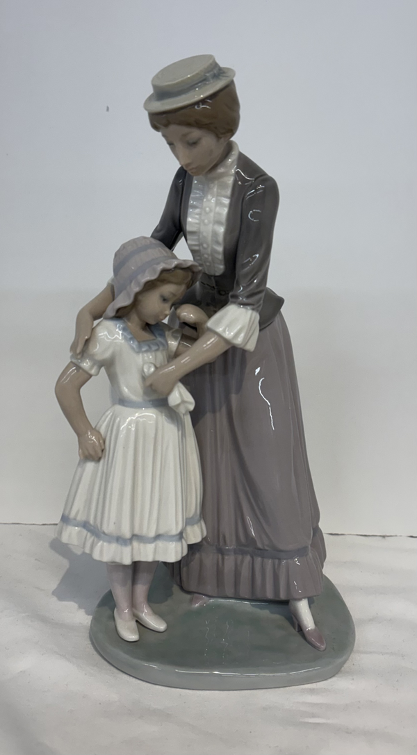 Lladro China Collectible