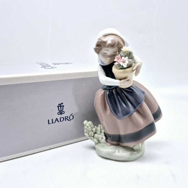 Lladro China Collectible
