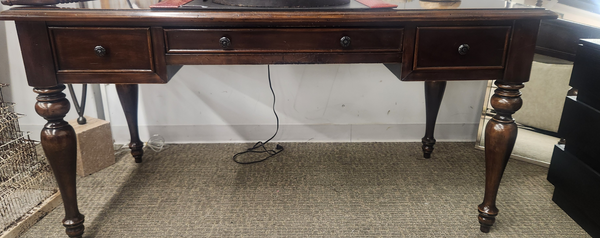 Atrtisica Desk