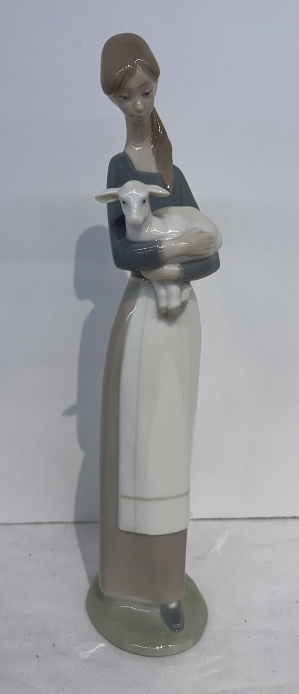 Lladro China Collectible