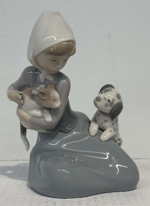 Lladro China Collectible