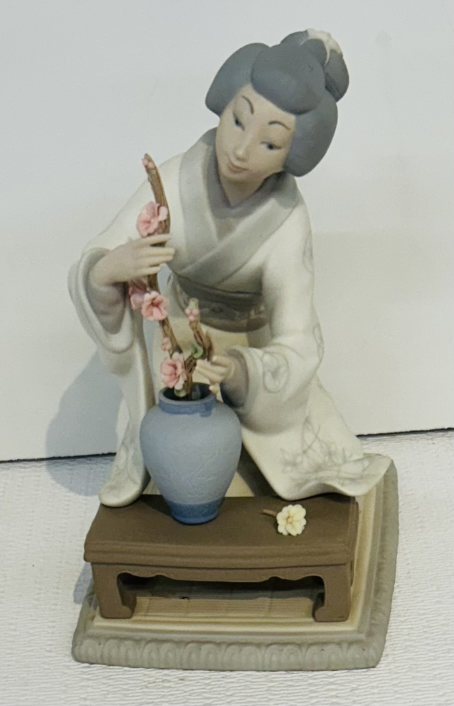 Lladro China Collectible